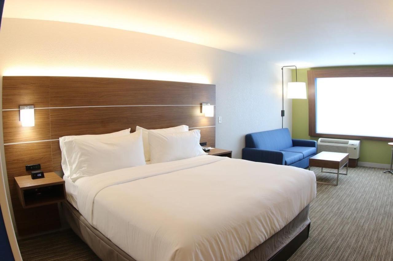 Holiday Inn Express & Suites - Detroit Northwest - Livonia By Ihg Dış mekan fotoğraf