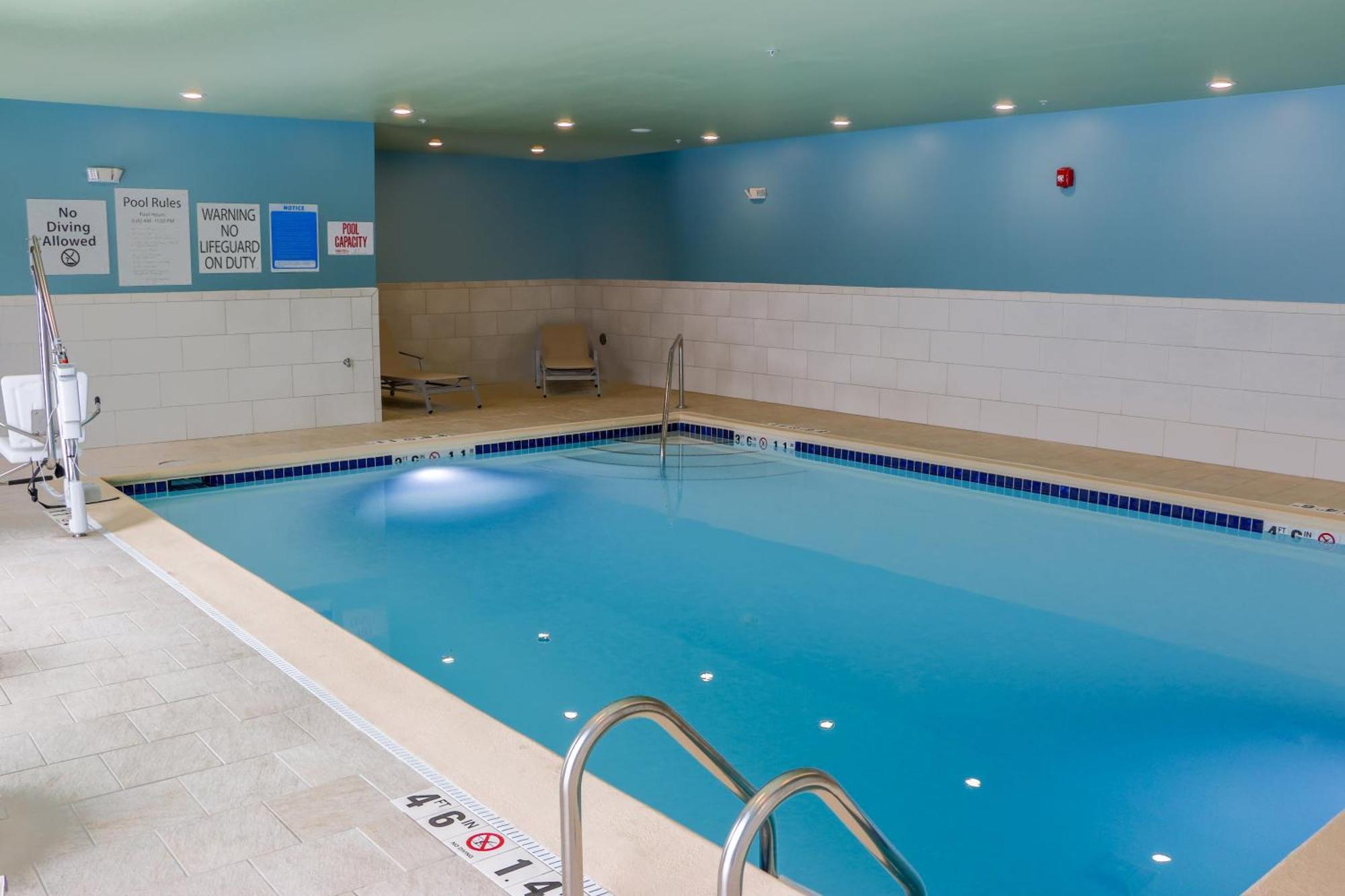 Holiday Inn Express & Suites - Detroit Northwest - Livonia By Ihg Dış mekan fotoğraf
