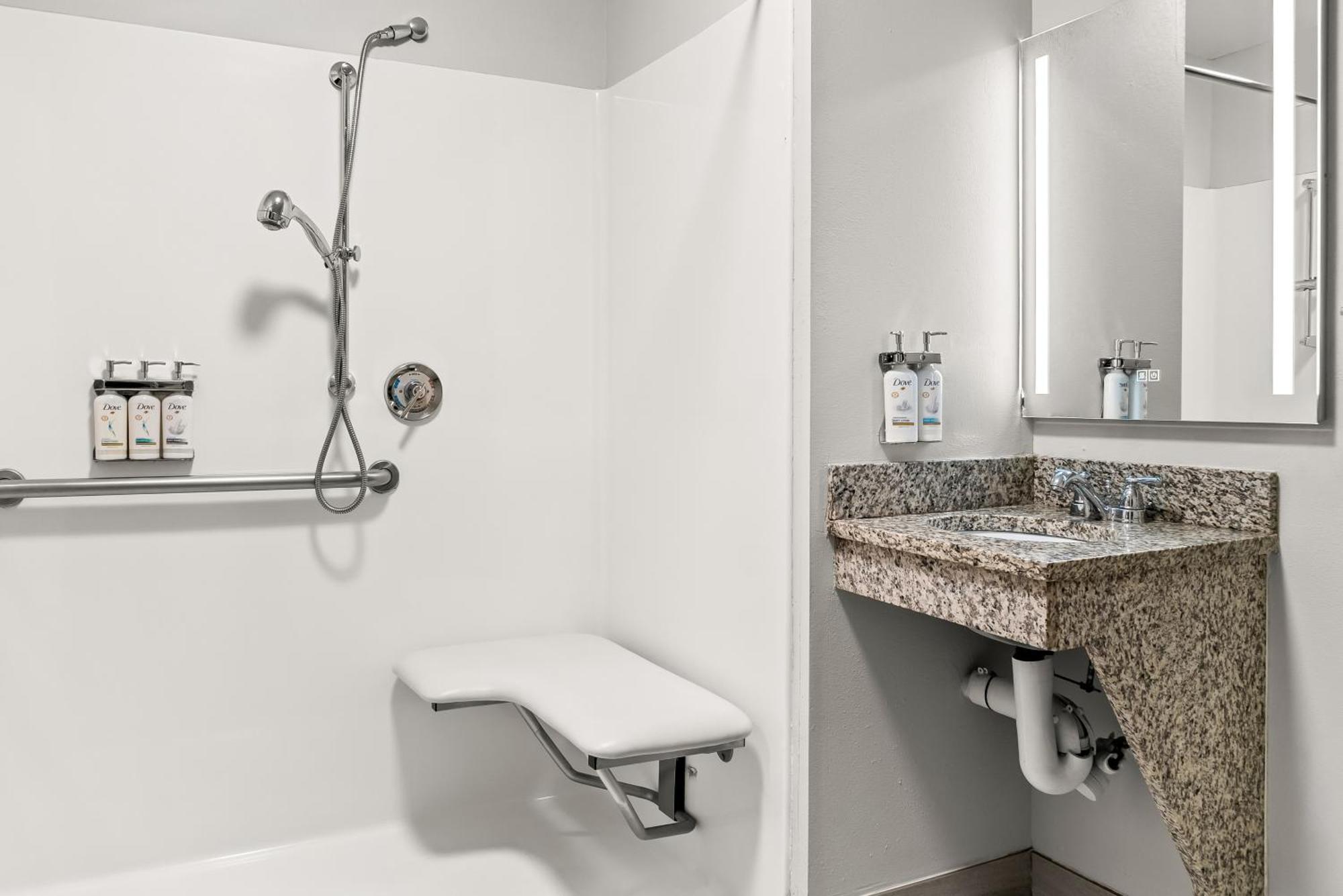 Holiday Inn Express & Suites - Detroit Northwest - Livonia By Ihg Dış mekan fotoğraf